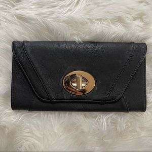 Black and gold adjustable clutch